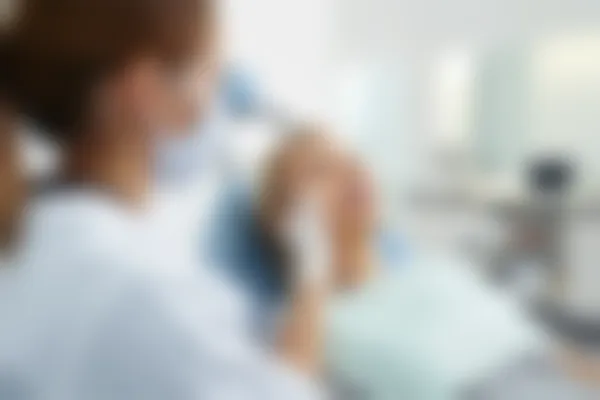 后牙补牙时应该选择哪种材料？了解不同材料的优缺点。